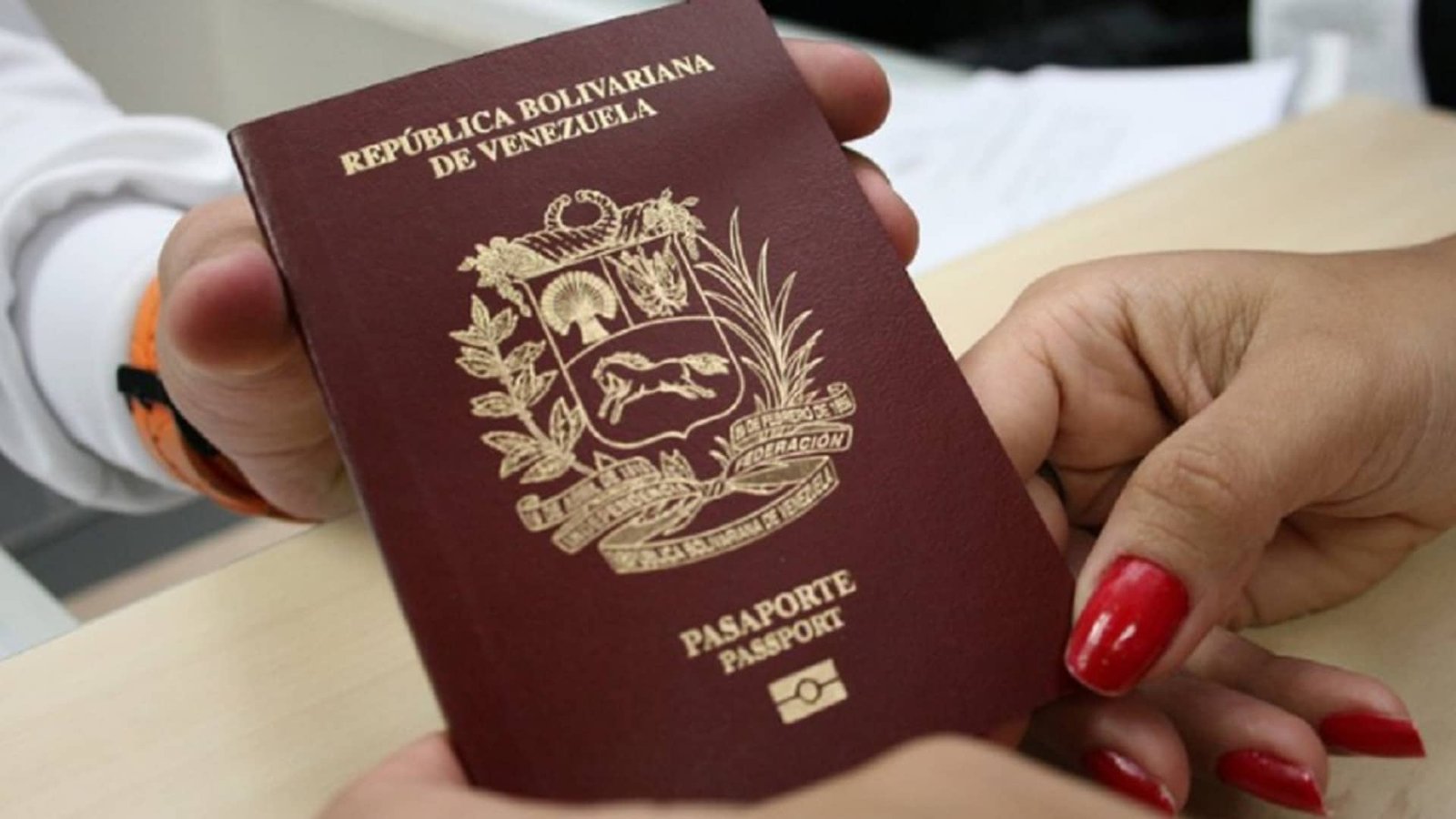 renovar el pasaporte venezolano estando en España